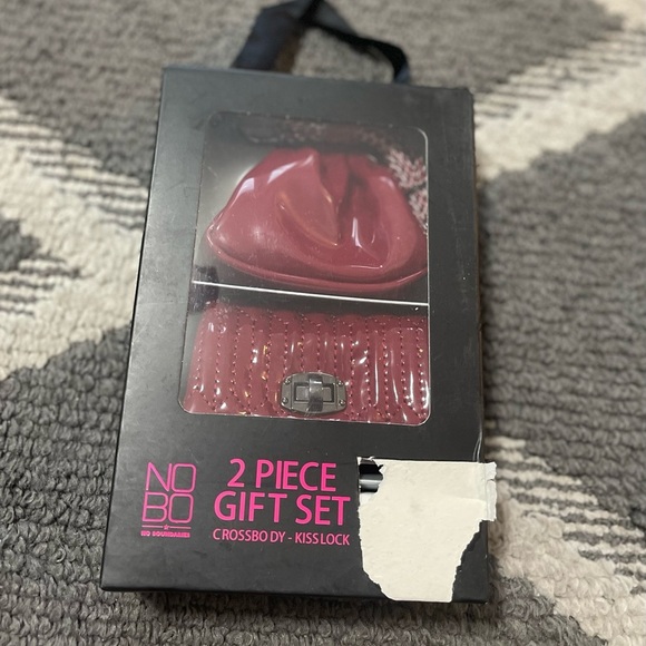 No boundaries 2 Piece Gift Set
Crossbody Dy-kisslock - Picture 1 of 1